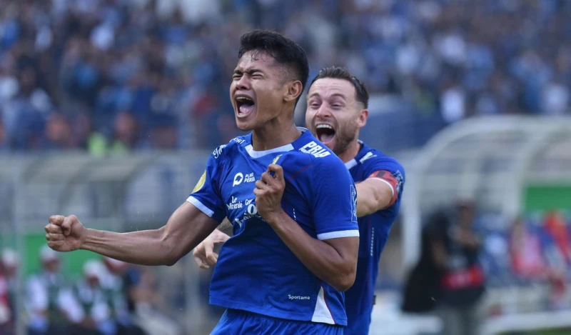 Liga 1 : Diwarnai Dua Kartu Merah, Persib Tekuk Persija Dua Gol Tanpa Balas - Sport Jabar