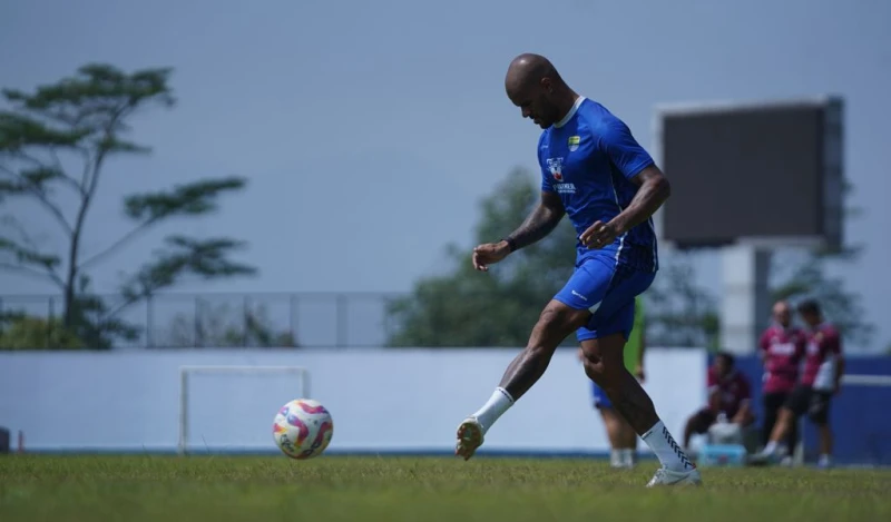 Persib Kembali Jalani  Latihan Seusai Liburan Sepulang dari Cina - SportJabar