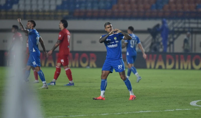 Liga 1: Persib Kesulitan Tembus Pertahanan ala Parkir Bus Semen Padang - Sport Jabar