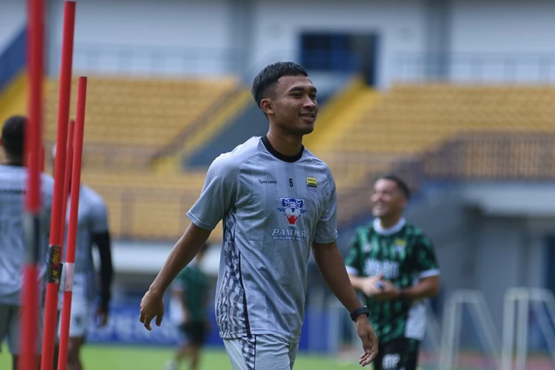 Semakin Pede Setelah Gabung Timnas, Robi Ingin Berkontribusi Buat Persib - SportJabar