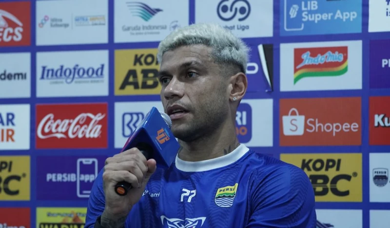 Liga 1: Di Tengah Dukungan Bobotoh yang Luar Biasa ,Ciro Percaya Gervane Bisa Bantu Persib Taklukan Dewa - Sport Jabar