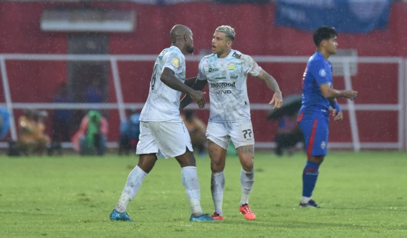 Liga 1:  Puji Perjuangan Skuad Persib Tumbangkan Arema, Ini Catatan Bojan Hodak Untuk Gervane Kastaneer - Sport Jabar