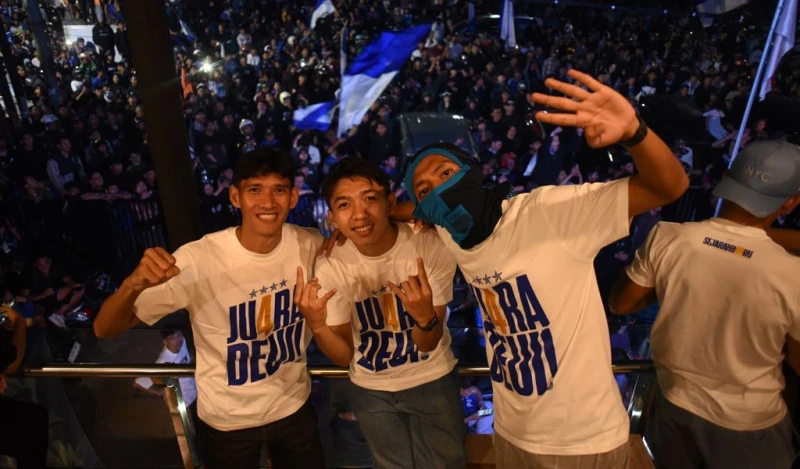 Persib Juara Lagi! Euforia Pemain dan Bobotoh Pecah Usai Hasil Imbang Persik vs Persebaya - Sport Jabar