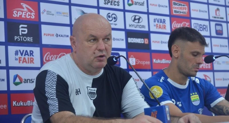 Bojan Hodak: Persib Layak Dapat Satu Poin, Tekel Horor ke Febri Mutlak Kartu Merah - Sport Jabar