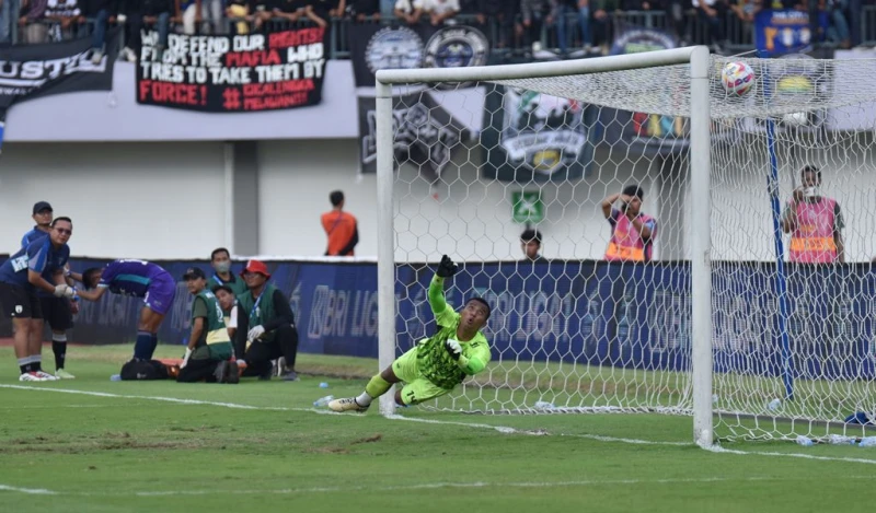 Teja dan Igbonefo Tampil Impresif, Persib Imbang 2-2 Lawan Persita - Sport Jabar