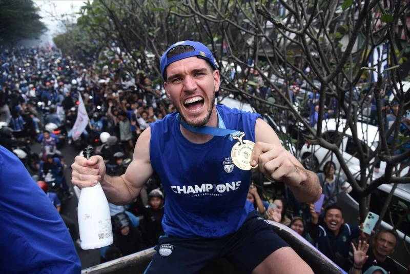 Perpisahan Emosional Nick Kuipers: Enam Tahun Membela Persib, Kini Harus Pamit - SportJabar
