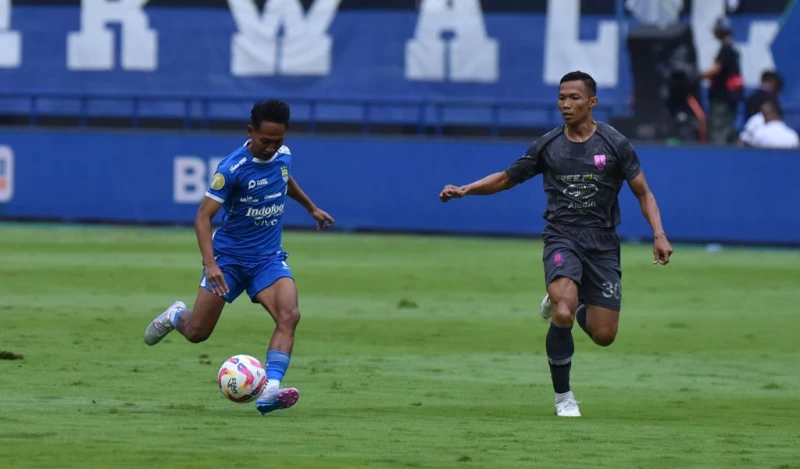Persib Bandung Tutup Liga 1 2024/2025 dengan Kemenangan Dramatis 3-2 atas Persis Solo - Sport Jabar